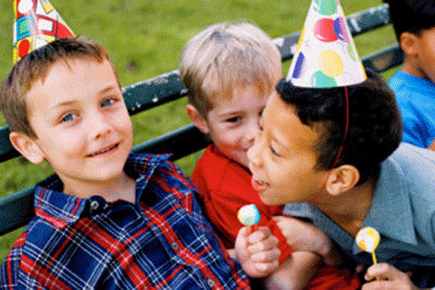 家里孩子的生日请柬让家长为难